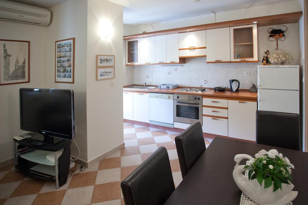 Ideal Location Split Apartments Quarto foto
